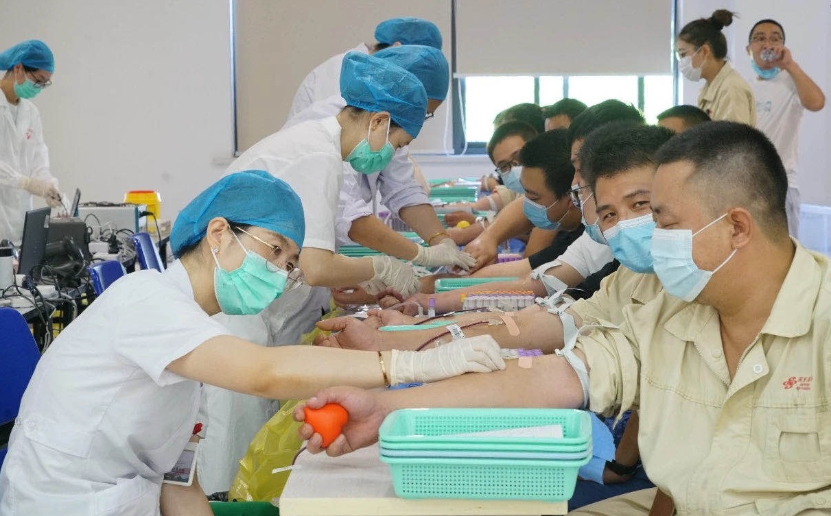 人生就是搏化纤组织职工无偿献血——用爱心为性命加油